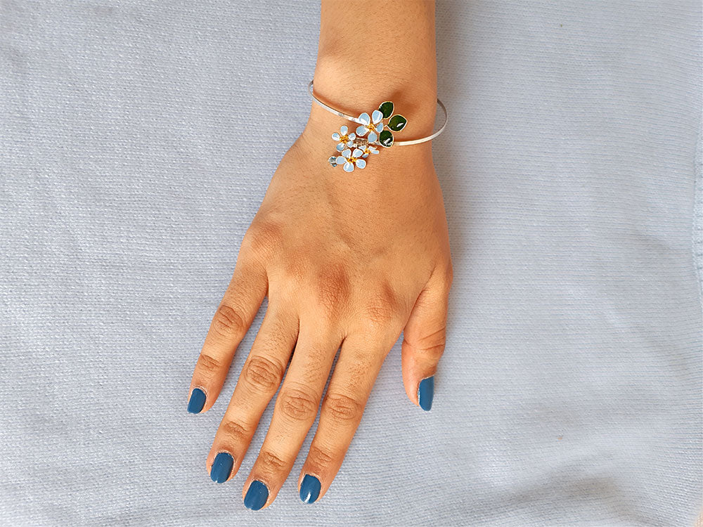 Openable Sterling silver bangle with bunch of Forget-Me-Not sky blue flowers, handmade 