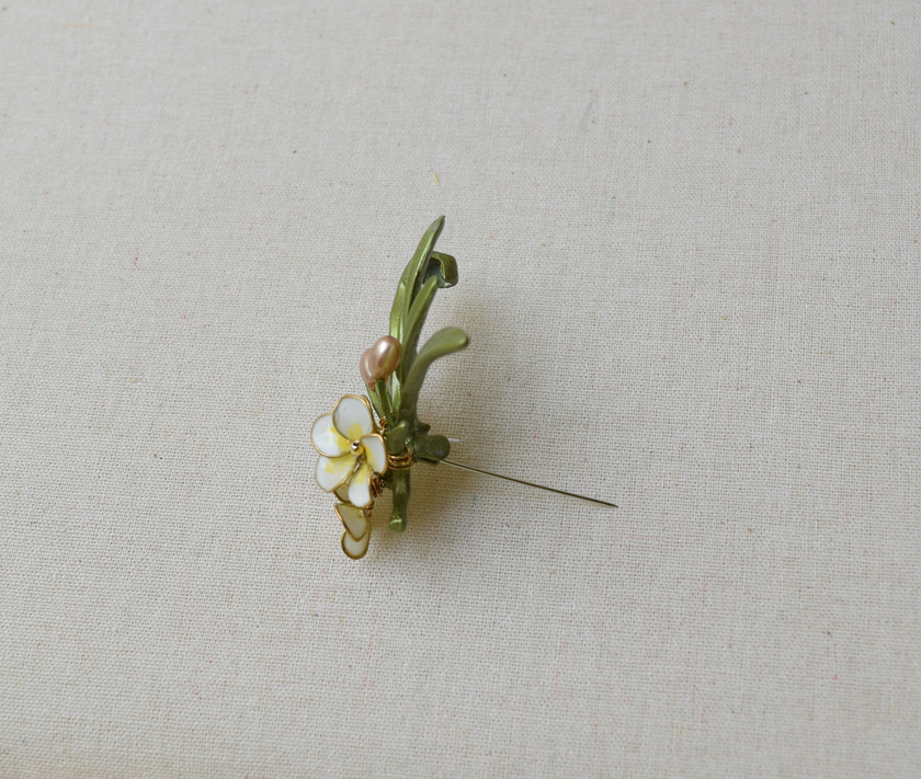 Frangipani/Plumeria flower brooch pin