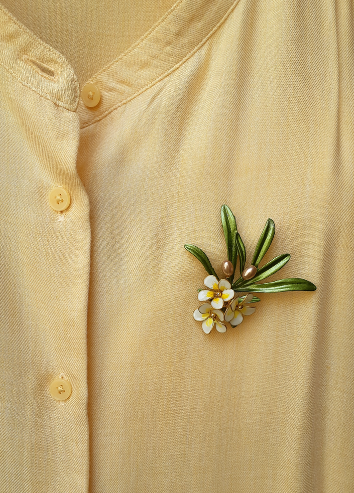 Frangipani/Plumeria flower brooch pin