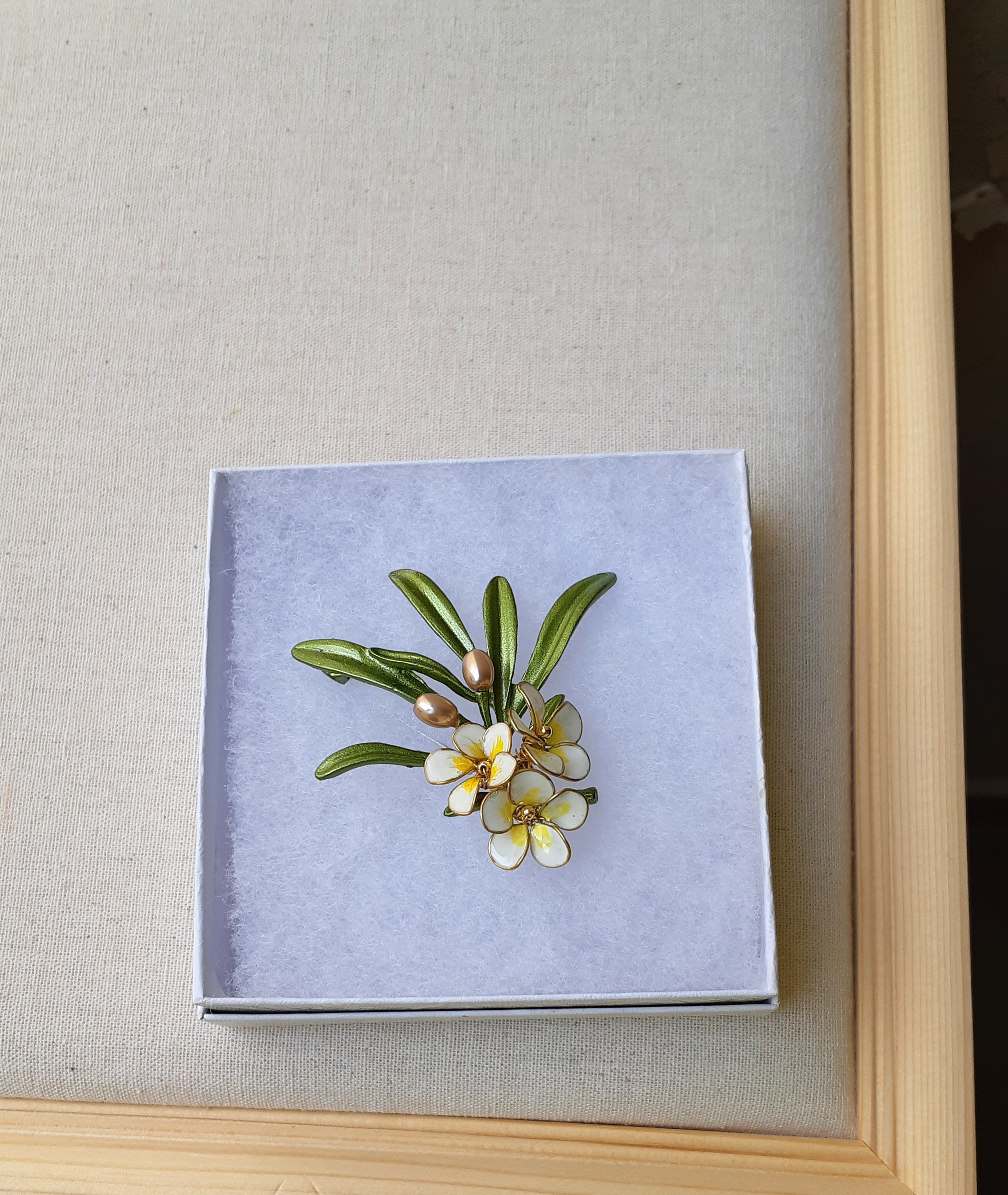 Frangipani/Plumeria flower brooch pin