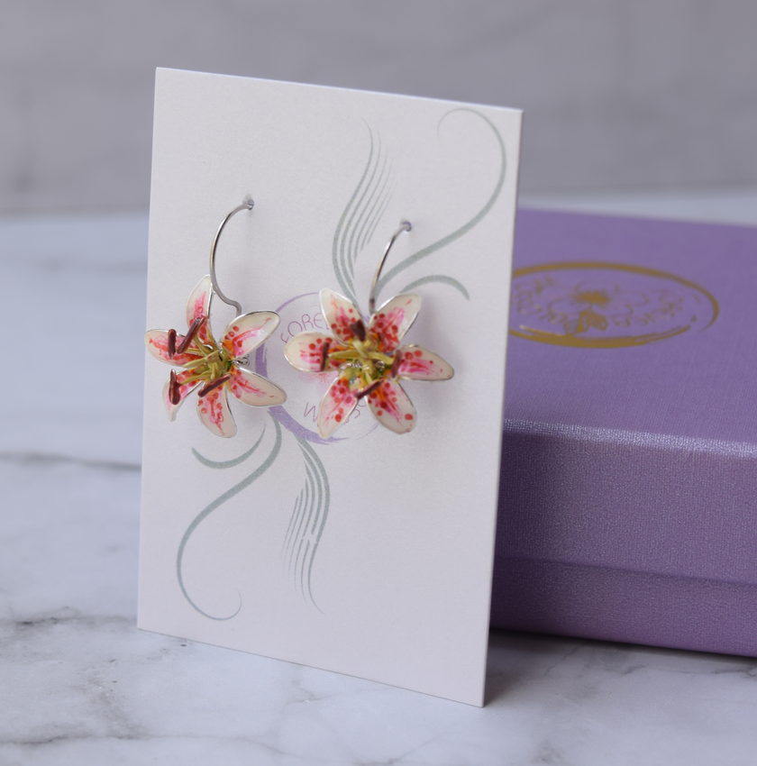 Tiger Lily Drop earrings white pink