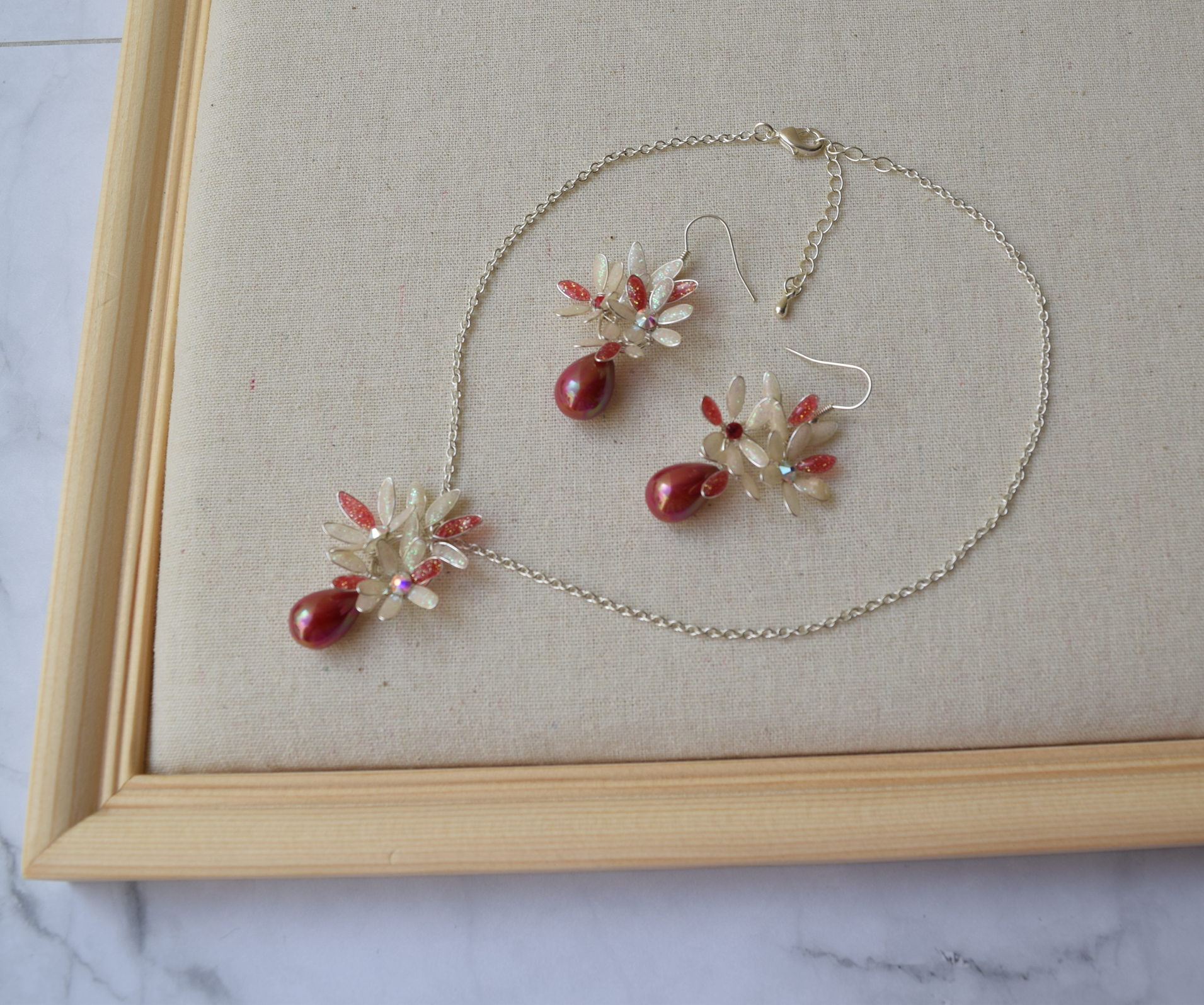 Red White flower cluster earrings necklace set