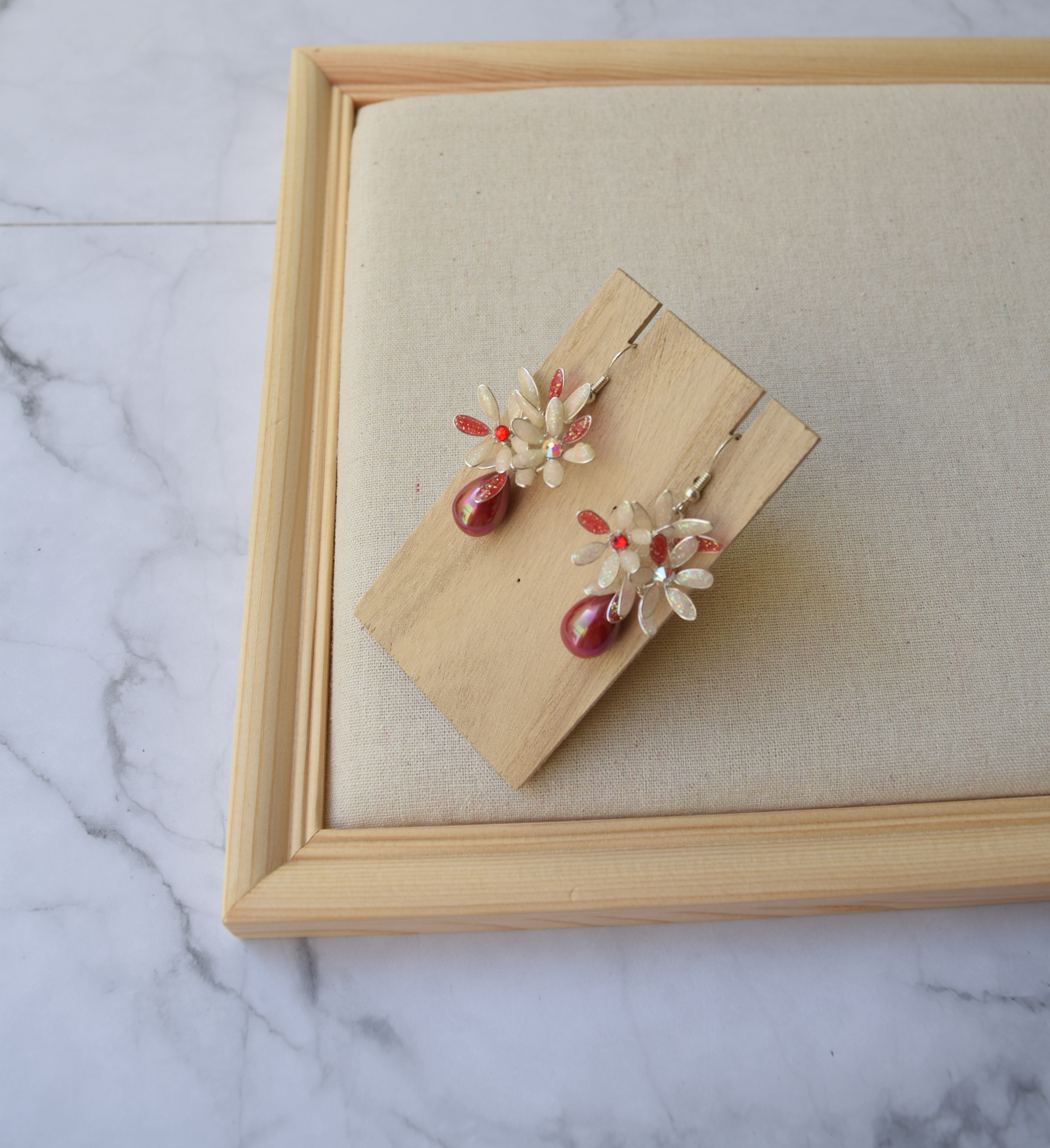 Red White flower cluster earrings necklace set