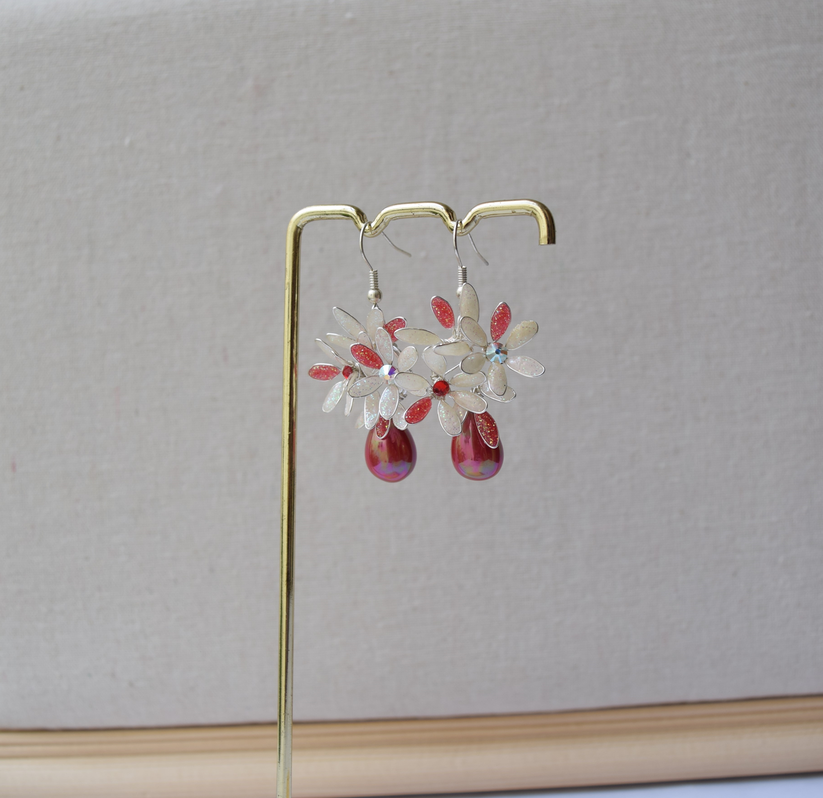 Red White flower cluster earrings necklace set