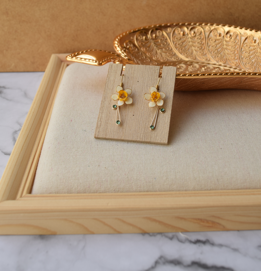 March birth flower, White yellow Daffodil flower dangle earrings, handmade wire resin flowers