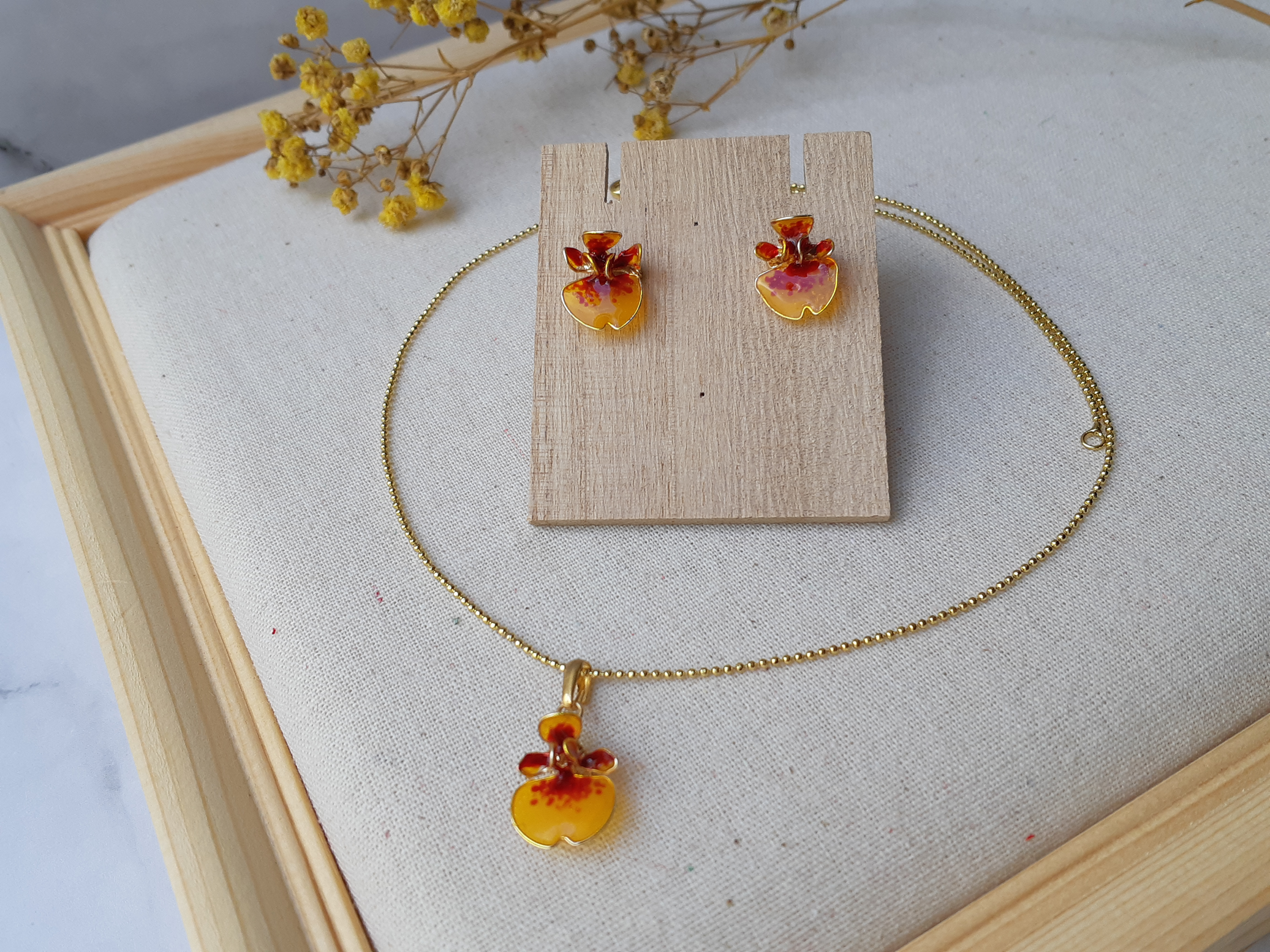 Yellow-Red Dancing lady Orchid set