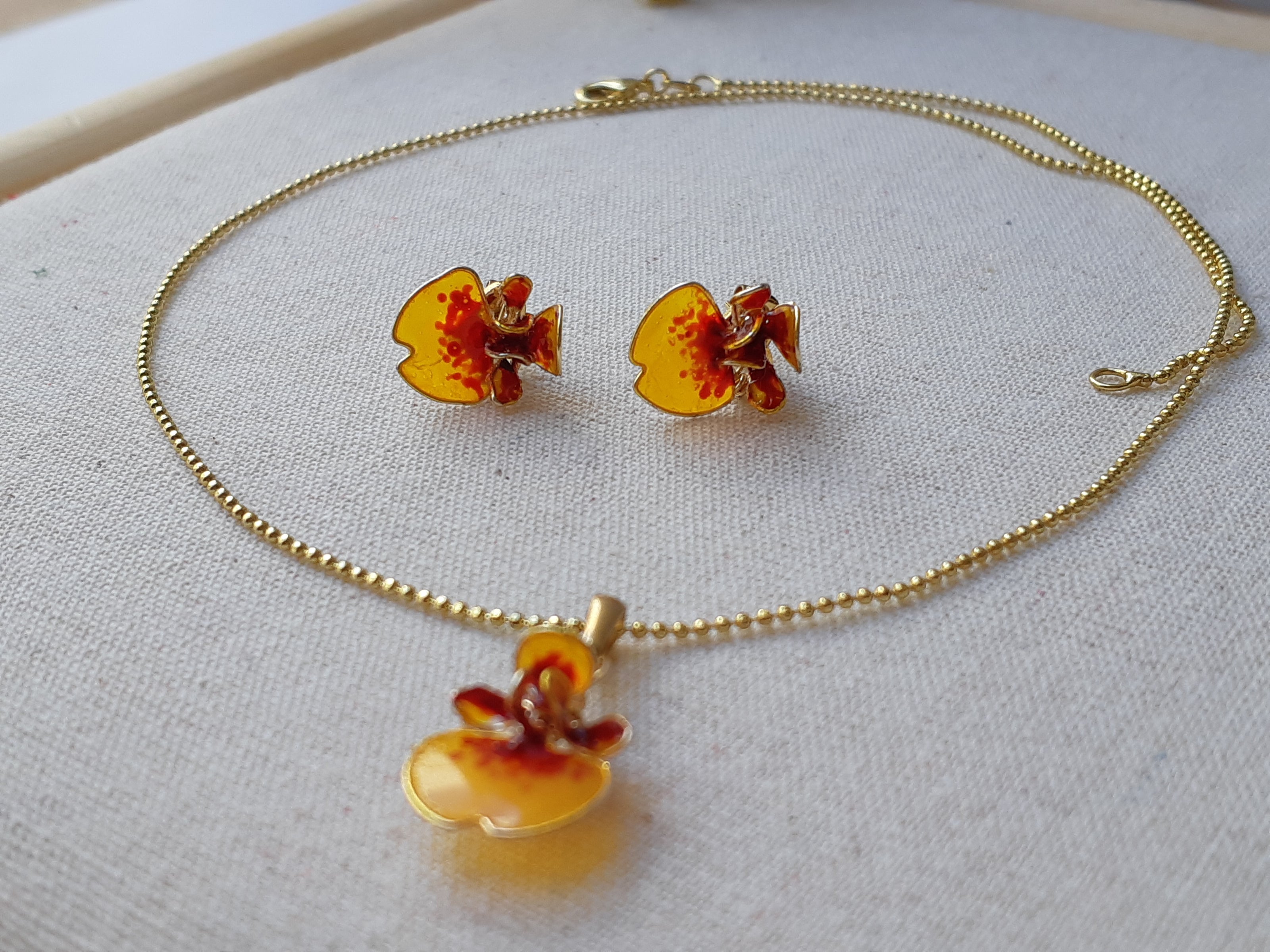 Yellow-Red Dancing lady Orchid set