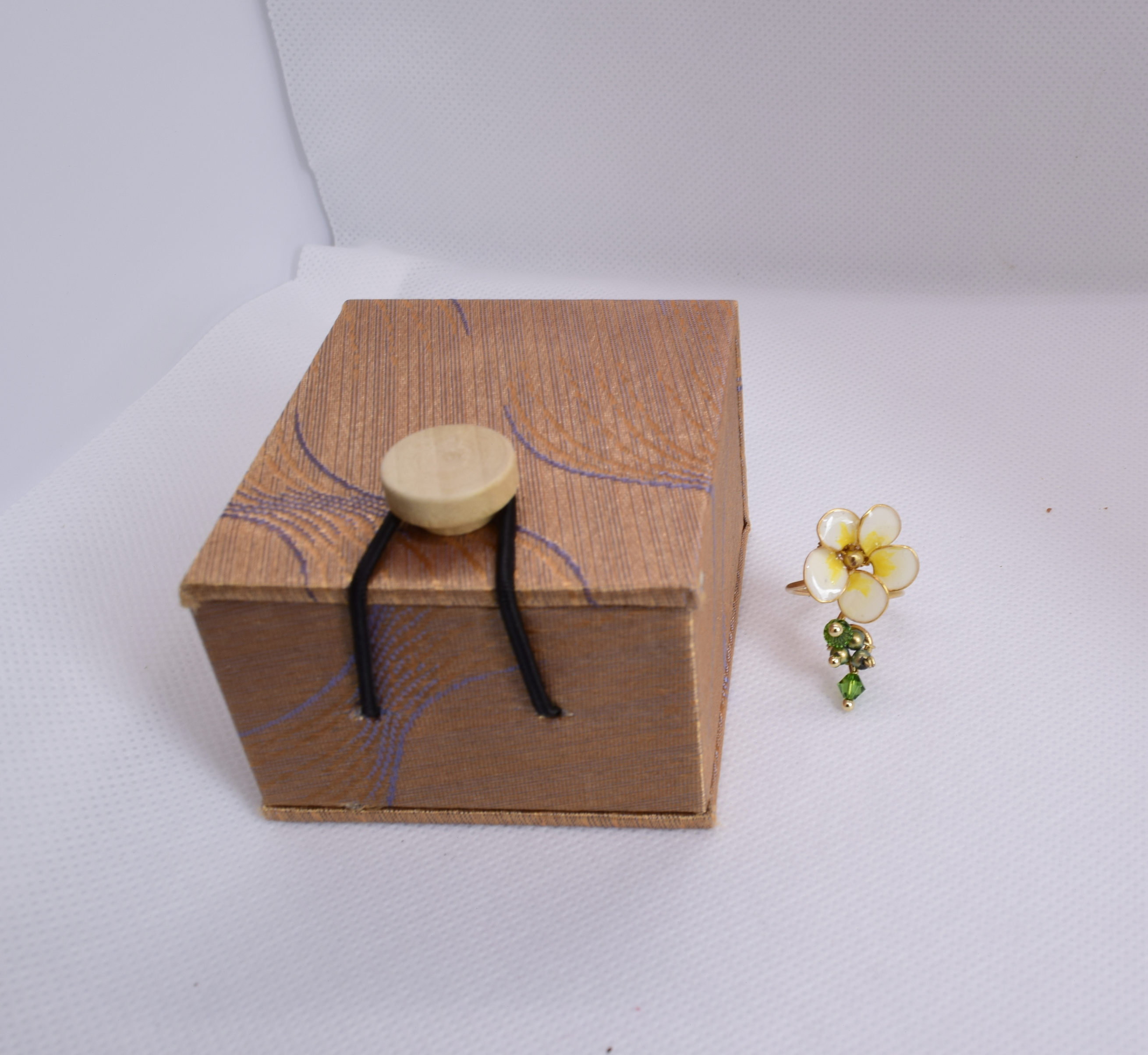Frangipani finger ring