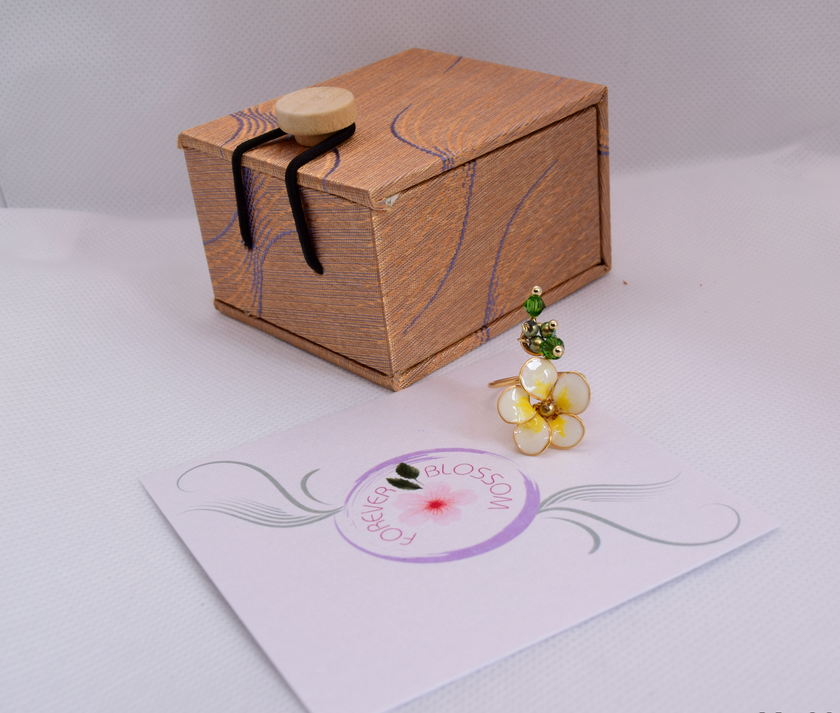 Frangipani finger ring
