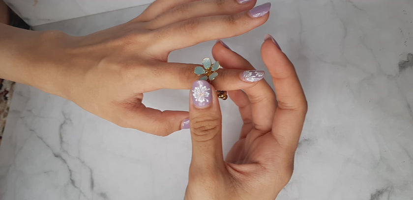 Forget-Me-Not finger ring with slider chain